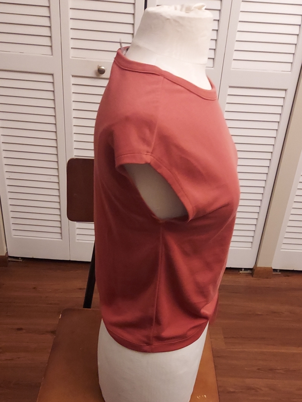 Rust Drawstring Ruched Short Sleeve Tee - Picture 4 of 6